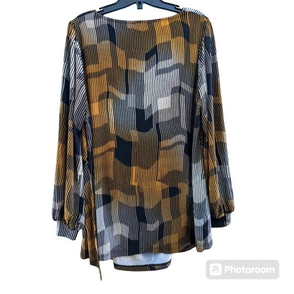 Long Sleeved, Cuffed Top. Size X. Brown/Black/White. Laura Plus - Picture 4 of 10